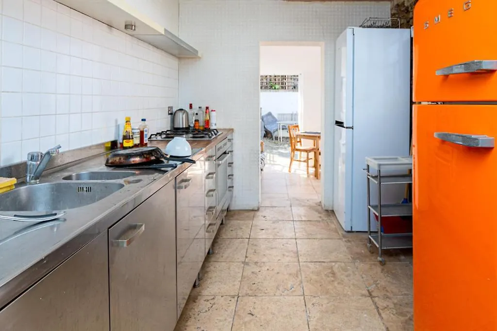 בית הארחה לונדון Refurbished Double Bedroom בריטניה