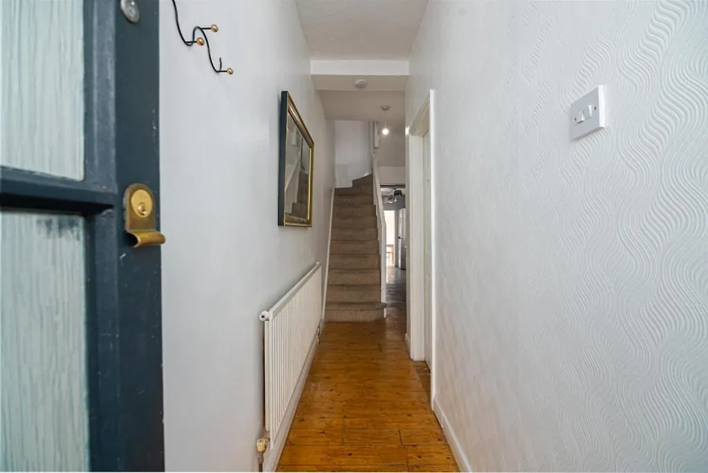 בית הארחה לונדון Refurbished Double Bedroom בריטניה