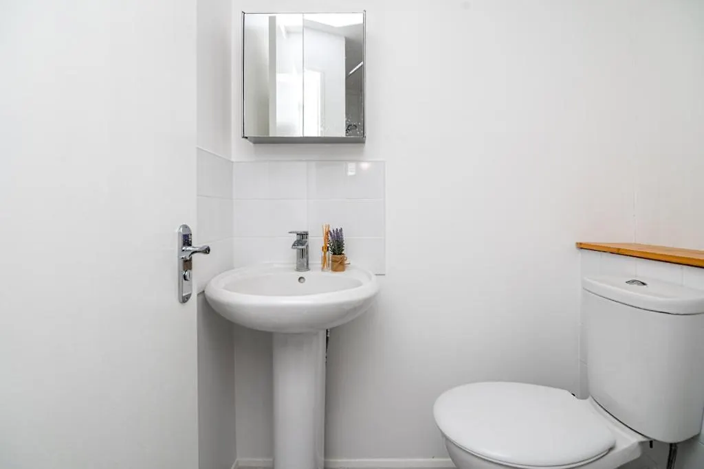 בית הארחה לונדון Refurbished Double Bedroom