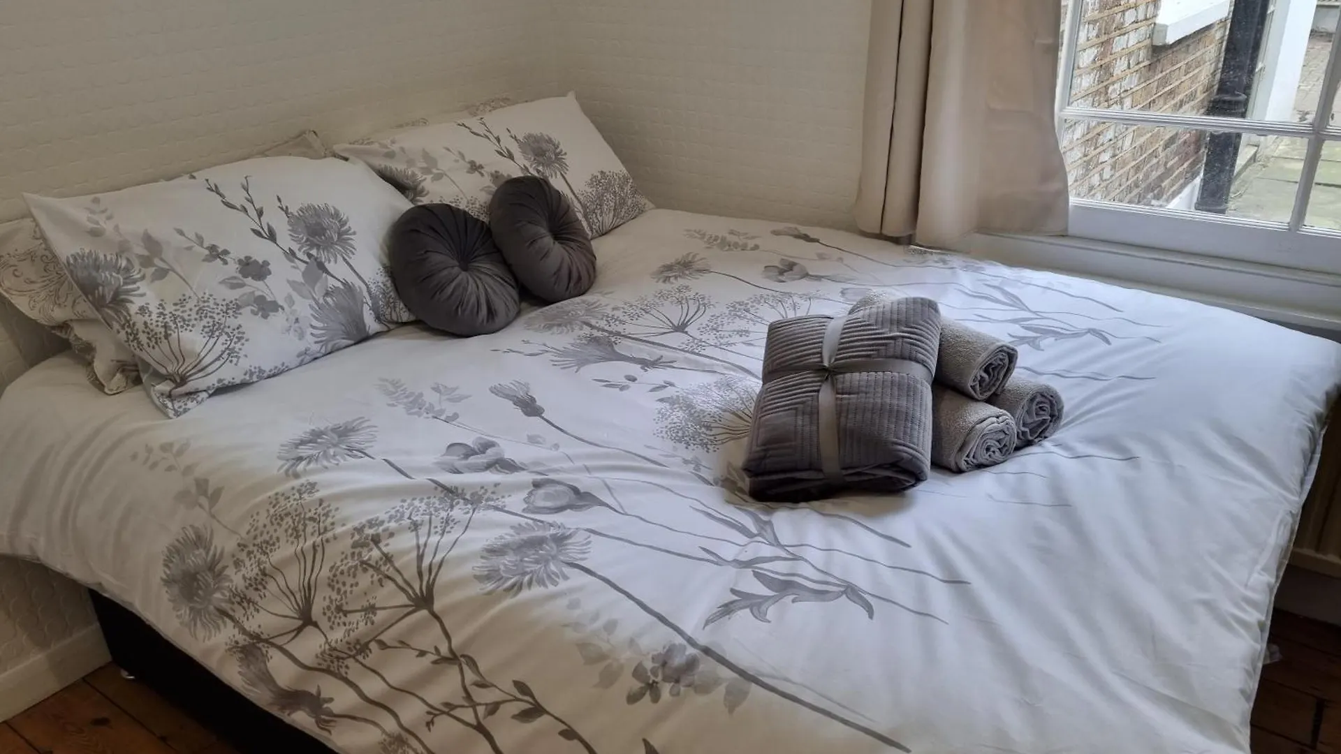 לונדון Refurbished Double Bedroom בריטניה